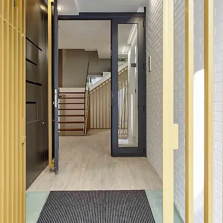 アパートホテル Cies Luxury Suitel Lily Rodsen - Your